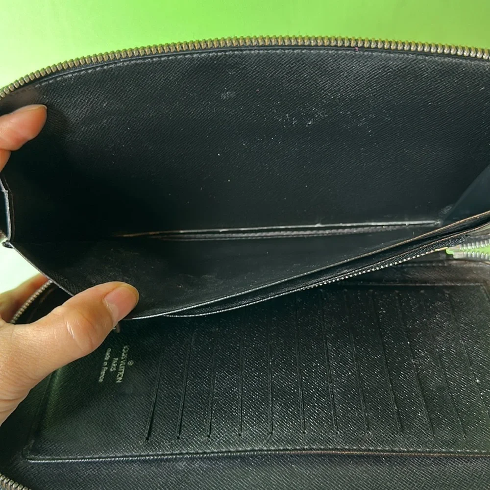 Authentic 𝑳𝒐𝒖𝒊𝒔 𝑽𝒖𝒊𝒕𝒕𝒐𝒏 𝑶𝒓𝒈𝒂𝒏𝒊𝒛𝒆𝒓 𝑩𝒍𝒂𝒄𝒌 𝑴𝑰4007 - Picture 5 of 9